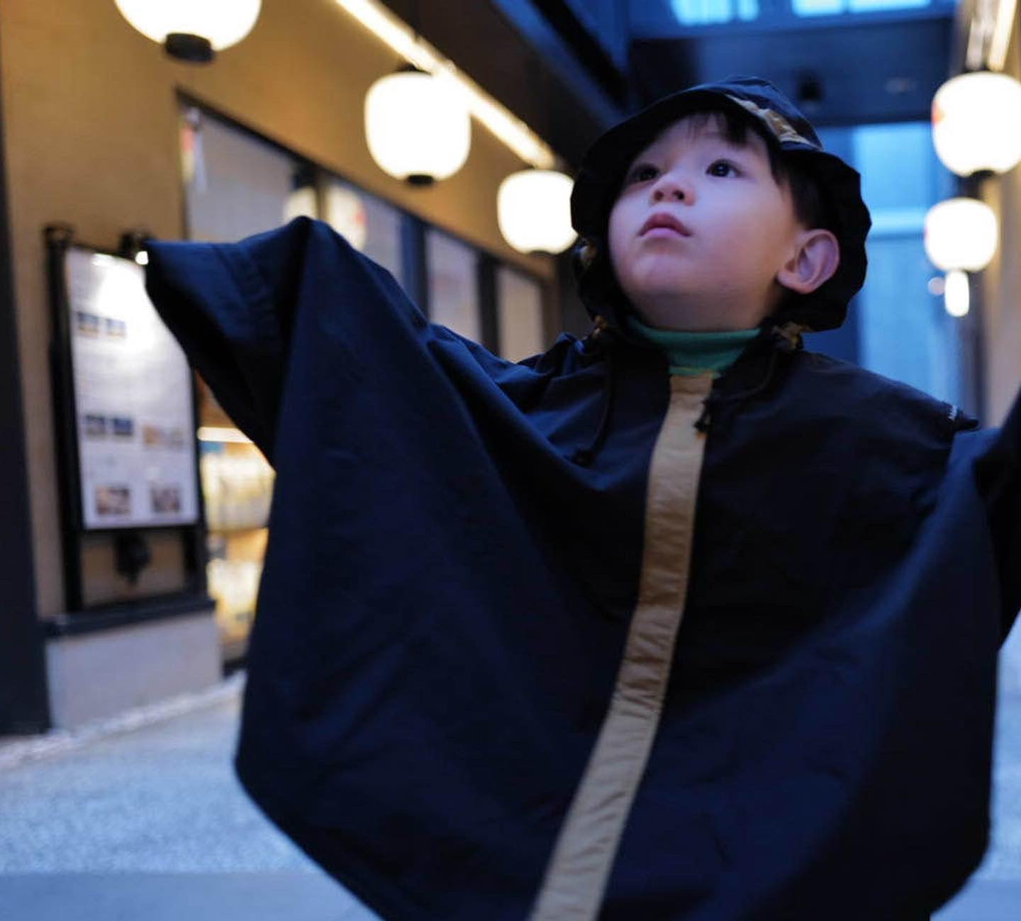 Limited edt PLAY PONCHO Navy/Black